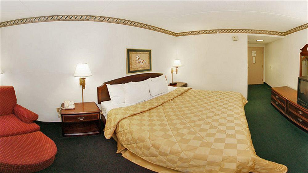 Clarion Pointe Charlottesville Esterno foto