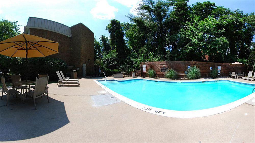 Clarion Pointe Charlottesville Esterno foto