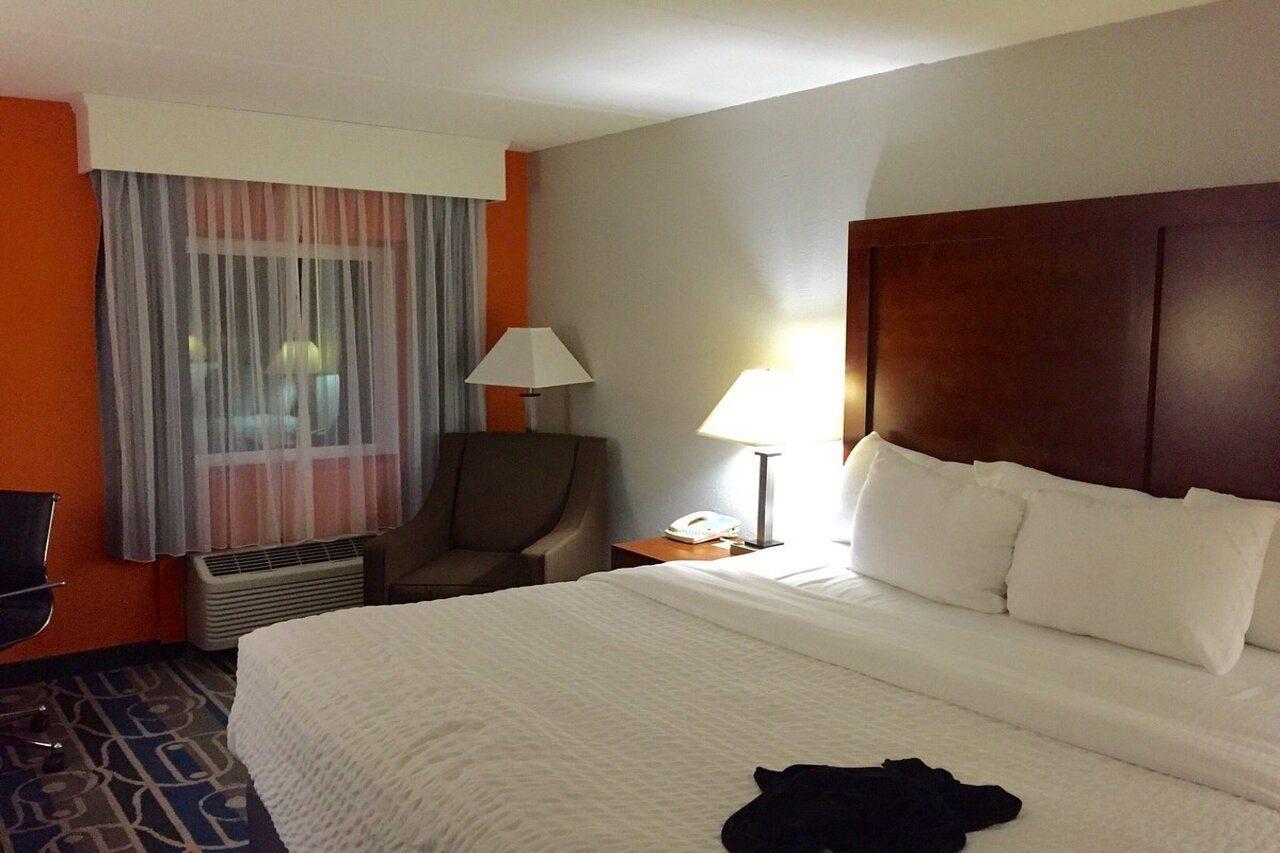 Clarion Pointe Charlottesville Esterno foto