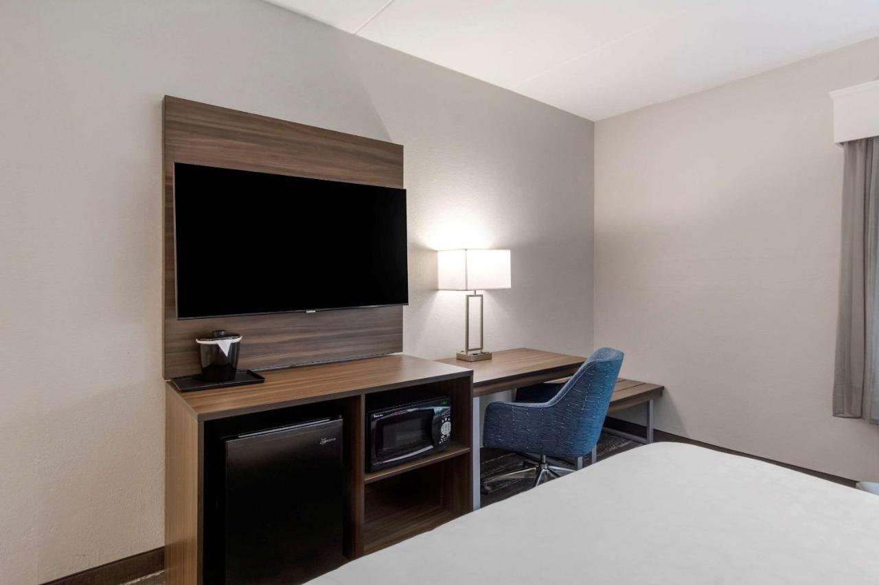 Clarion Pointe Charlottesville Esterno foto