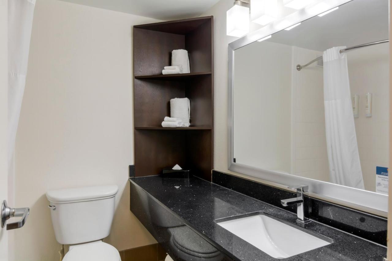 Clarion Pointe Charlottesville Esterno foto