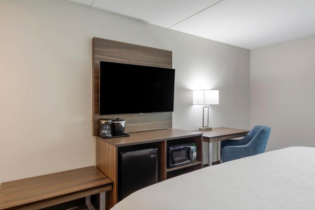 Clarion Pointe Charlottesville Esterno foto