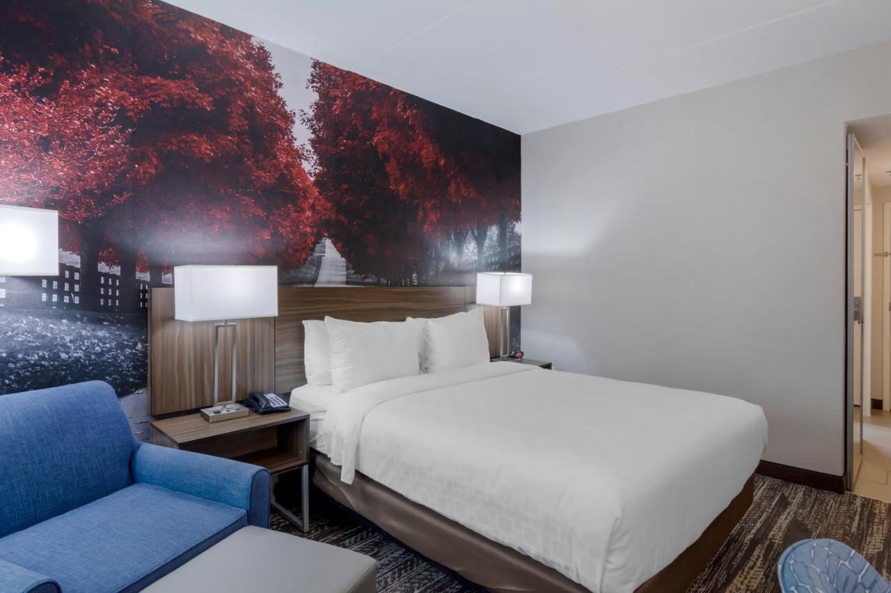 Clarion Pointe Charlottesville Esterno foto