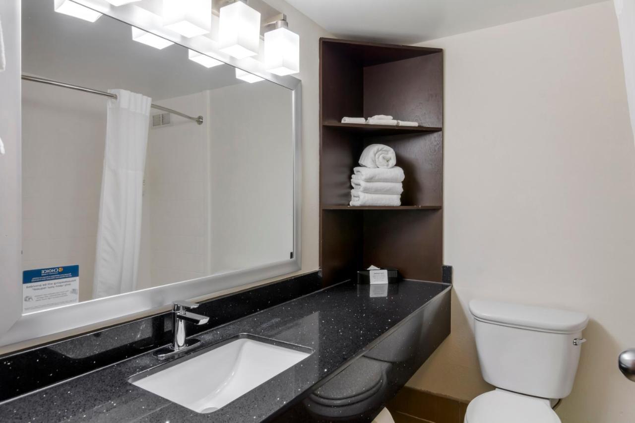 Clarion Pointe Charlottesville Esterno foto