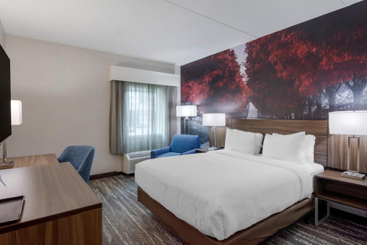 Clarion Pointe Charlottesville Esterno foto