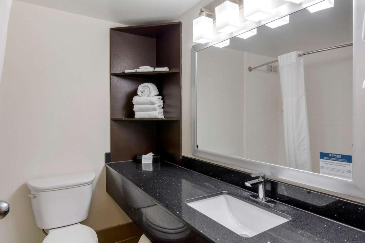 Clarion Pointe Charlottesville Esterno foto