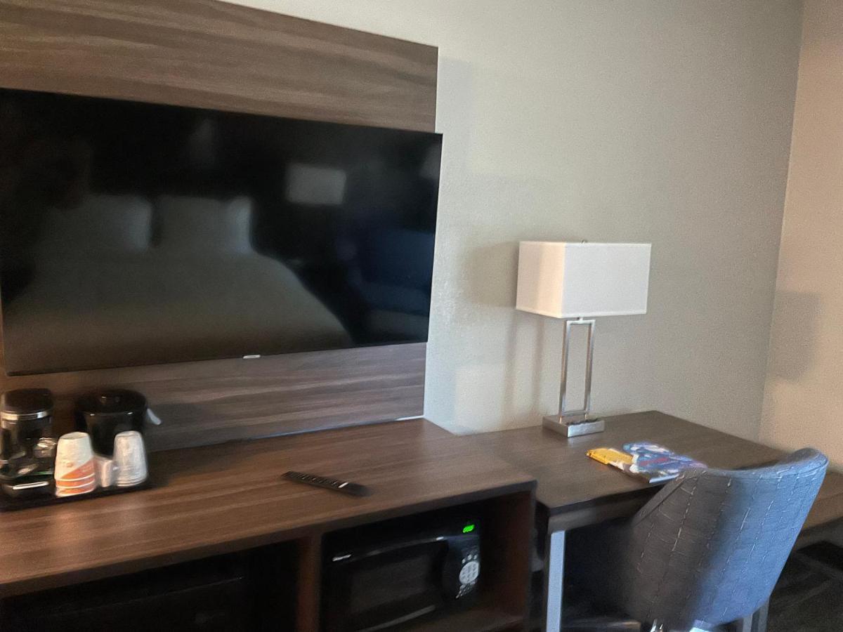 Clarion Pointe Charlottesville Esterno foto