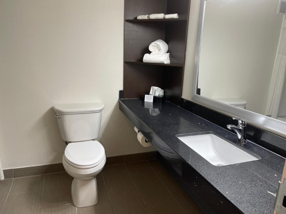 Clarion Pointe Charlottesville Esterno foto