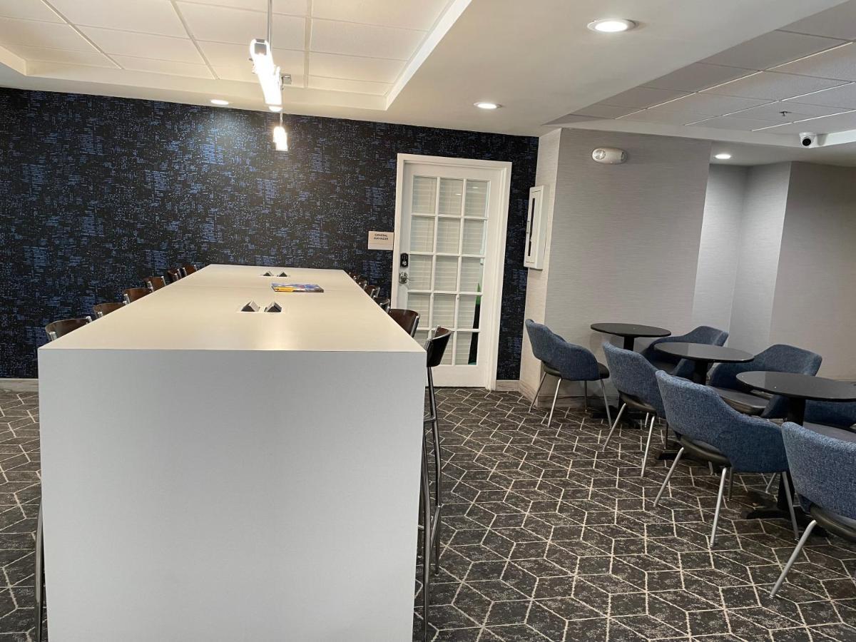 Clarion Pointe Charlottesville Esterno foto