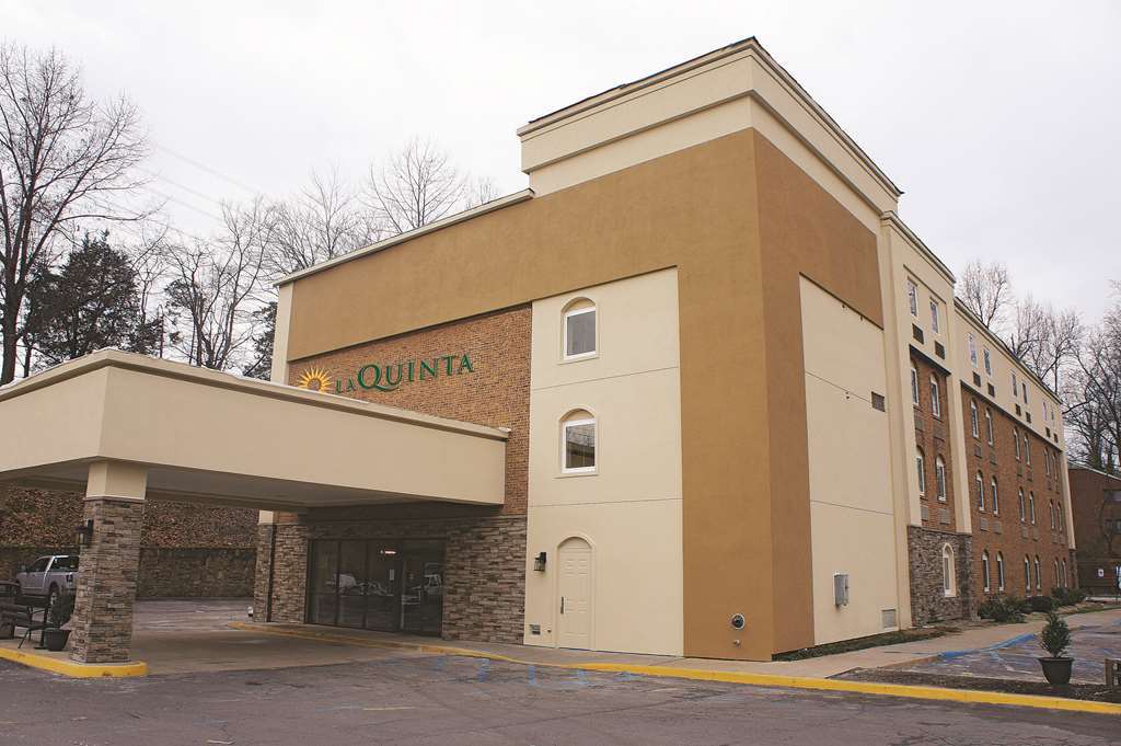 Clarion Pointe Charlottesville Esterno foto