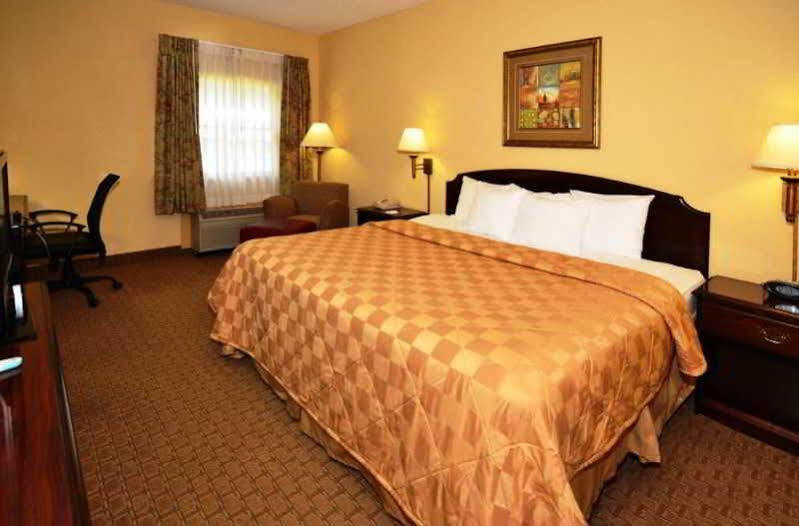 Clarion Pointe Charlottesville Esterno foto
